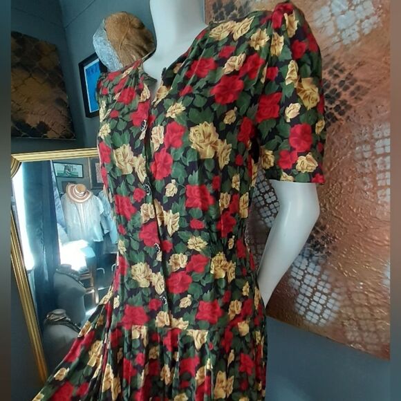 Vintage Dark Floral Button-Down Dress - Picture 7 of 16